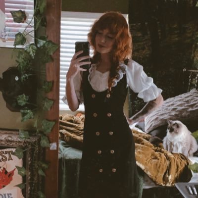 I like old music that sounds like ghosts. Former baby, future corpse. ✨