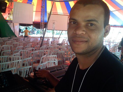 sucurii's profile picture. Trabalho com Audio Profissional a 18 anos no Monitor ou P.A, Trabalho com Duplas e Bandas vivendo e aprendendo nesse Brazil afora.