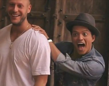 hello hooligans!my name cacha. follow me.just mention if you want follow back.i'm HOOLIGANS.
me and all hooligans always support you bruno ;)