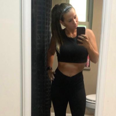 EmilyLandiss's profile picture. mommin’