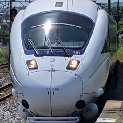 九州・長崎のKAMOME885です
鉄道、アイドル（ハロプロ、48、そして坂道など）、そしてスポーツ（カープなど）大好き人間です(笑)
どうぞよろしくお願いします