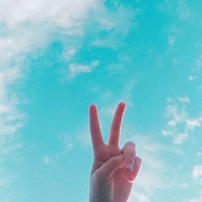 Cloudtail11's profile picture. ☁️✨cand viata te pune sa alegi intre stanga sau dreapta, mergi prin mijloc✨☁️
