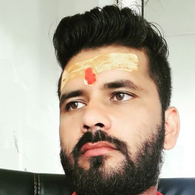 तारीफ चरित्र की होनी चाहिये
चित्र की नहीं
क्योंकि चित्र बनाने में कुछ दिन लगते हैं
चरित्र बनाने में पूरी जिंदगी