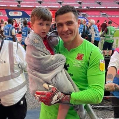 First Team GoalKeeper Coach @drfc_official 🧤⚽️ 🏴 Qualified UEFA A GK Coach & owner @Topcatch_Gk Training Centre