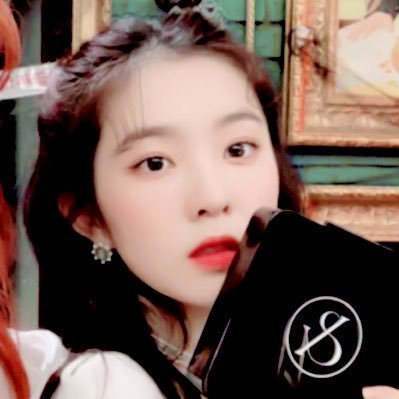 A goddess with perfect visual. Affiliated with 4 charming kids around her, 𝐁𝐚𝐞 𝐉𝐨𝐨𝐡𝐲𝐮𝐧 is her name.