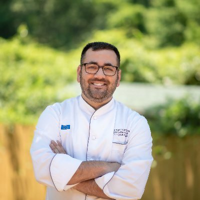 🔪Executive Chef at Delegation of the European Union to the United States
🎙 Podcast Turning Chickens and Breaking Dishes