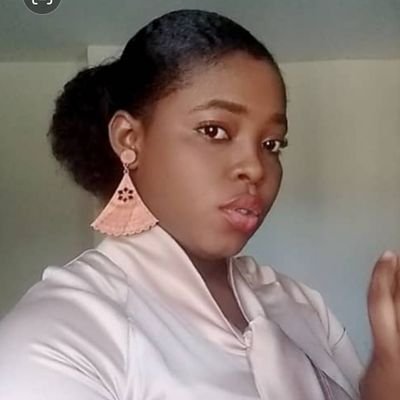 Rédactrice✍🏿 Présentatrice👩🏾🎓MC|🎤 Chanteuse🎼
Sériephile💻