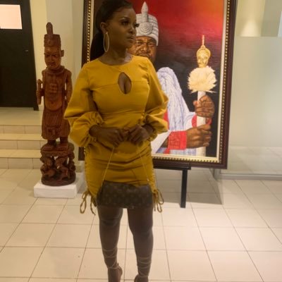 Emi_Omobolanle's profile picture. #ProudToBeMuslim/🎶, @Drake Stan🙌🏽/Riri/#MUFC / LAYCON ❤️ 💡 Book lover 👉🏽 Sydney Sheldon, Karin Slaughter and @AuthorDanBrown