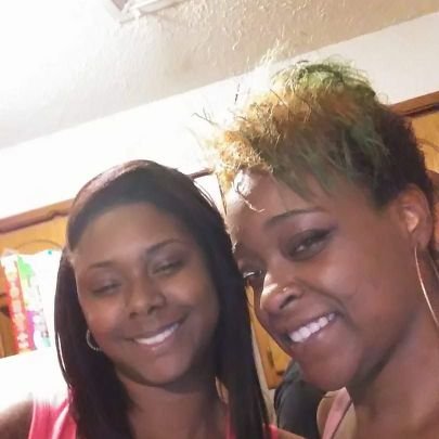 Veronic15176247's profile picture. loving my fam