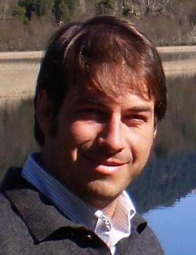 Consultor para la búsqueda y gestión de financiación. Aficionado a la montaña, la nieve y los libros. Católico. Casado y padre.