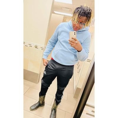 Snapchat:@babyjamessmith Instagram:youngbabyjamesa1 Facebook:James smith
