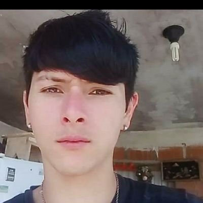La tengo en frente y no puedo pensar
Si es la última vez o es sólo otra más
Esa droga no calma la ansiedad