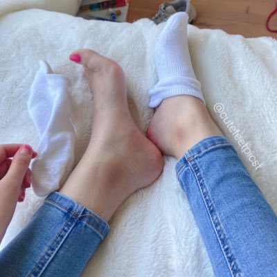 Welcome foot lovers 💞 DM for purchase related requests only • Only PayPal • EUR 39 / US 7.5 • MY ONLYFANS 👇🏼