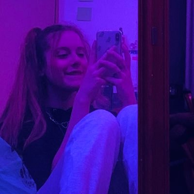 lea30602287's profile picture. you’re a bit gay :)