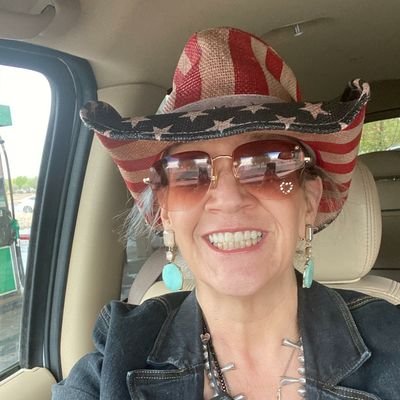 HollyLangston14's profile picture. Vintage And Novelty Online Goods Reseller