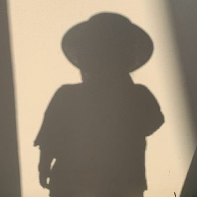 aprillia____'s profile picture. stay young 👻