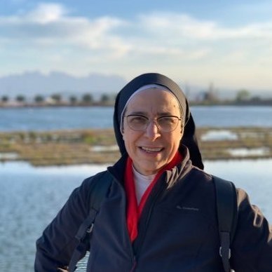 Sorluciacaram2's profile picture. Contemplativa. Dicen que soy una monja inquieta e inquietante. Intento ser feliz y hacer felices a los dwmás. Lucho por los derechos de la infancia