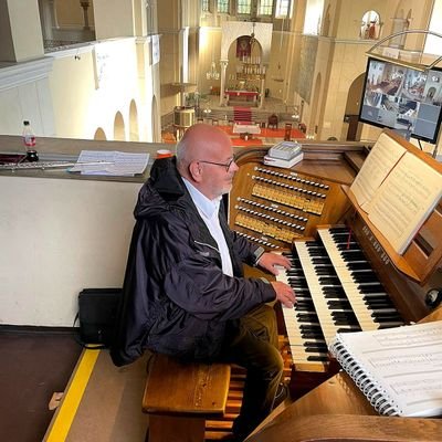 Künstler: Musiker, Conductor, Maler, Autor, Klavierbauer, Kirchenorganist,
und  Korrepetitor