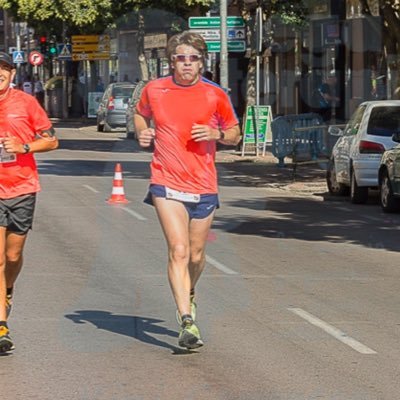 . Apasionado de los deportes en general...y del running y el tenis en la actualidad. Enamorado de mi familia.