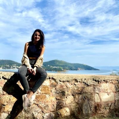 elifaltin_'s profile picture. 