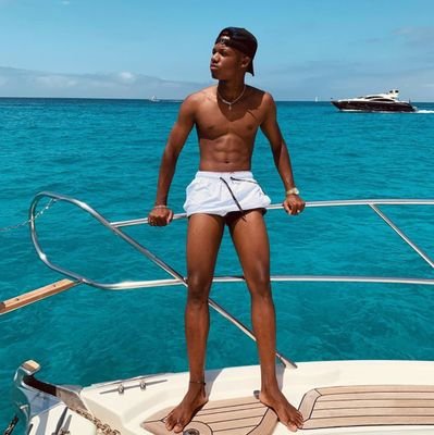 fancy_nix's profile picture. yeah i'm doing fine, but it would be better if you gave me a hug🤱🥺