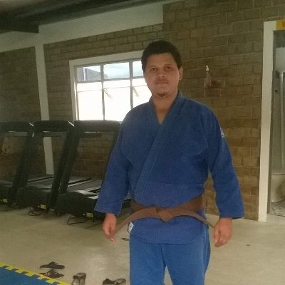 Atleta paralímpico
Prof de judo
cursando Rádio e tv