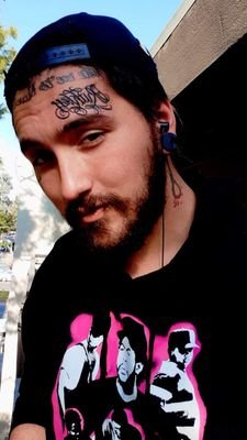 i slit my wrists for a persona
24
clinically depressed
degenerate scumbag
gamer
part time piece of shit