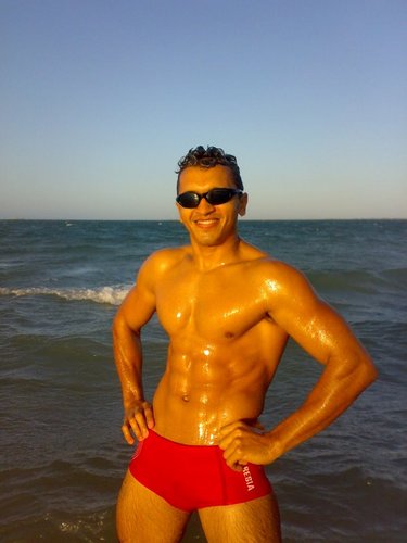 Prazer,,, sou Damião Senna, 28 anos e musico; cara autentico e de caráter único, quem me conhece me adora e quem não conhece precisa conhecer!!!