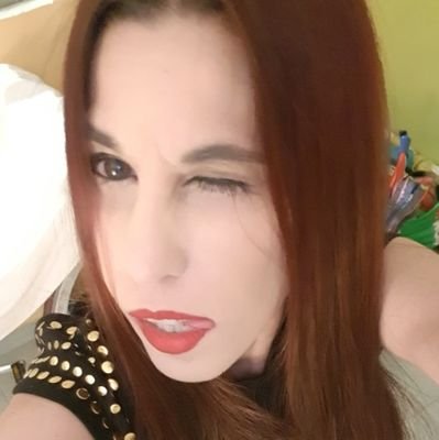 Periodista venezolana. Residente en México. Mamá de Axl y Maia. Amante del buen vino y del buen cine