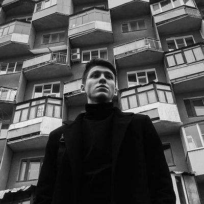 Поэт, философ и просто хороший человек // 19 лет // На билет в Питер на Коржа: 4276 6000 3685 6538