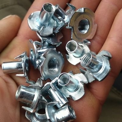 Prowadzimy sprzedaż detaliczna i hurtowa wyrobów takich jak zszywki, gwoździe, wkręty,sztyfty. Wysoka jakość produktów chcesz wiedzieć więcej napisz 🙂📲🇵🇱