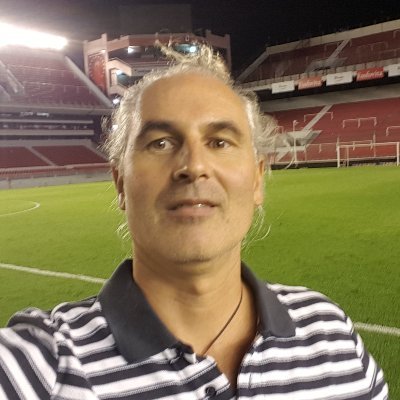 Periodista, 20 años en Olé. Analista y generador de datos futbolísticos. Entrenador y Guardavidas.