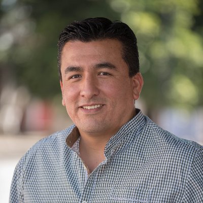 marcoglezortiz's profile picture. Laguense de nacimiento, enamorado de mi familia, profesionista, 𝒄𝒐𝒂𝒄𝒉 certificado, apasionado de la función pública y comprometido con la educación.