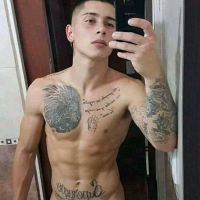 Twitter creado solo para gays ... interesados en ver chicos cubanos.