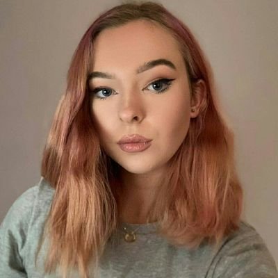 19 yr old Goddess 🌟
Dm for shoutout 🌟
Link below 🌟