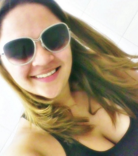 Estudante . Talvez eu não seja exatamente quem eu gostaria de ser, mais passarei a admirar a Pessoa boa que me tornei.