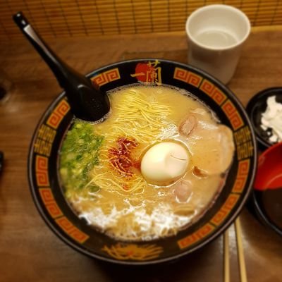 Deli_cious_f's profile picture. 배고프다