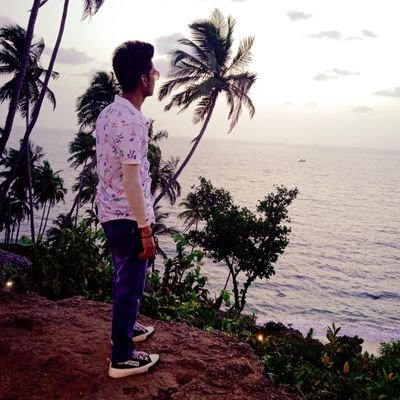 InquiridrTechie's profile picture. I am ➡️ Software Engineer
|| On my way 🛣️ of learning Web development.
|| InquiridorTechie
|| Coding Lover (write code 📝 in Java and Python)
|| He/Him