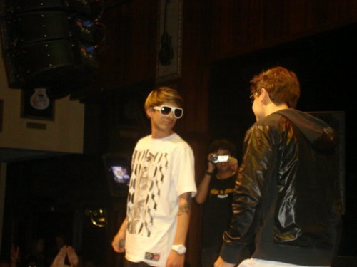 Fã club #BDS ,, @diegothug i o @leoschulzWOW amo vooc's .
Feito por @meelpereira