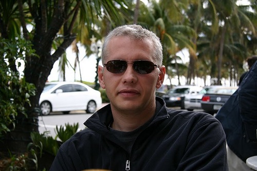 Padre, Ingeniero, Piloto, Socio en Dos Monos y experto en hacer que las cosas pasen :)