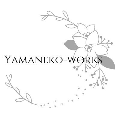色々なビーズを使い、季節の花やフルーツをイメージしたアクセサリーを作っています。 他にも めがね留めの技法を使い、小さなビーズをシャラシャラさせたアクセサリーが特徴のひとつです。よろしくお願いします。https://t.co/cbqwbVIn0O