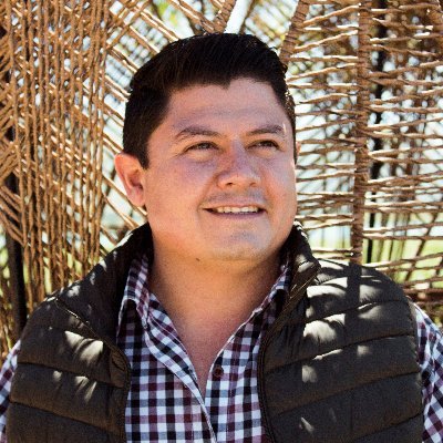 Mi nombre es Ricardo Barbosa, abogado de profesión. Soy un ciudadano que siempre esta dispuesto y comprometido con mi comunidad, Tlajomulco de Zúñiga y Jalisco