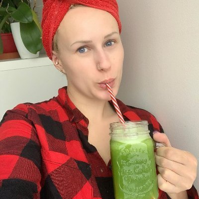 NicoleHubert15's profile picture. Qu'une vie est heureuse quand elle commence par l'amour et finit par l'ambition.