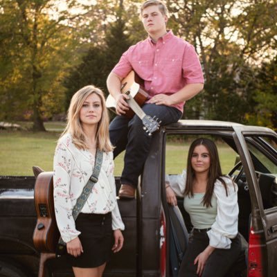 Country Music🤠 Siblings🥰 Colossians 3:23• Follow us on Insta: @thebandmcmillan Listen to “Somebody’s Got To” here⬇️⬇️⬇️