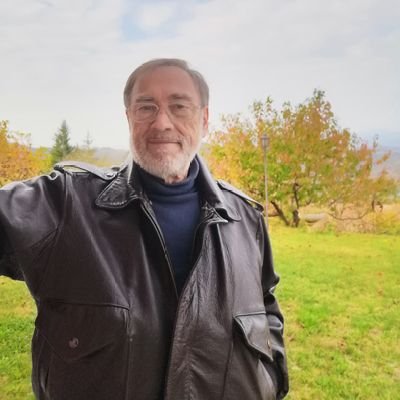 Seguo avvenimenti politici.
Oriana Fallaci ci aveva avvisato ! In troppi non vogliono capire !
Mi piacciono musica e pittura. Sposato.