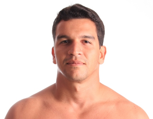 Paraibano de Coraçao, Advogado nao-militante, amante do kitesurf, atleta de jiu-jtsu e paintball, ex-surfista, comerciante, construtor. Bom filho, bom marido.