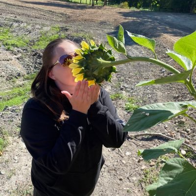 Kiana_Sleight's profile picture. Life’s a garden, dig it