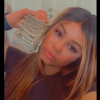 itsreallylilly_'s profile picture. Literally just a spam page .