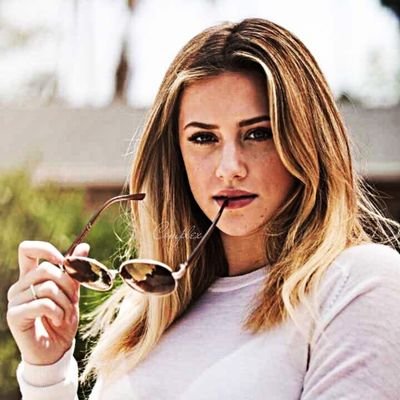 GraspMyComplex's profile picture. She would rather walk alone in darkness than follow anyone else’s shadow.【MC | RP | Fake】#Song