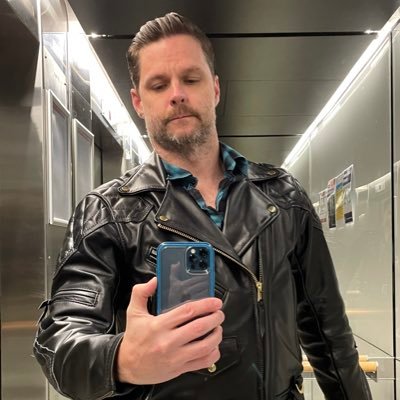 .... opinionated asshole most of the time! Pop music & 90s R&B lover. Leather jacket aficionado - preferably Schott NYC or Langlitz Leathers 😎 he/him